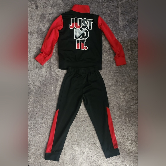 boys nike 2 piece set size 5/6 - Picture 2 of 5